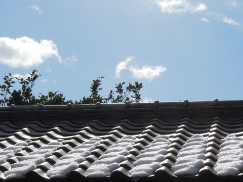『瓦屋根の家は夏涼しい』？？【浜松市での屋根リフォームのご相談は当店へ】 アイキャッチ画像